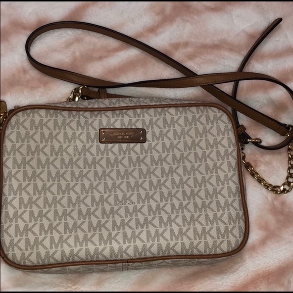 Michael Kors Handbags - MICHAEL KORS CROSSBODY BAG